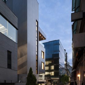 강남구 논현동 P-Building 근린생활시설 외관 정면 — 숨21건축사사무소 설계