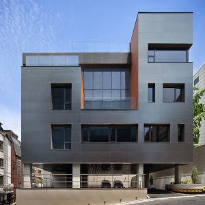 서울 논현동 P-Building 근린생활시설 외관 야경 — 숨21건축사사무소